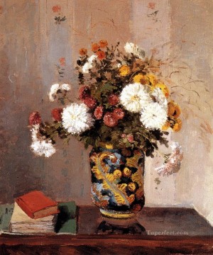 Crisantemos en un jarrón chino 1873 Camille Pissarro Pinturas al óleo